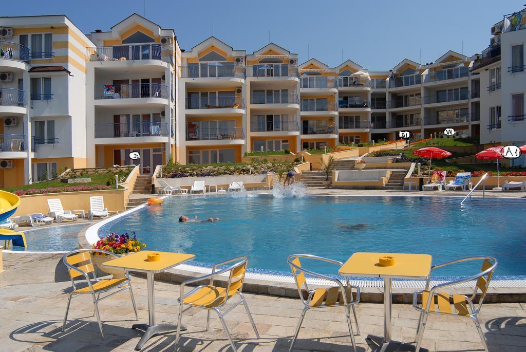 Apartment In Complex Panorama *